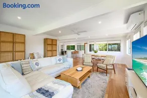 Noosa Escape 2BR Ocean Views, Walk to Beach - Image 2