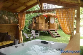 La Roulotte d'Emilie et son jacuzzi privé - Image 1