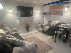 Courtyard Holiday Apartments - Image 4