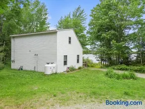 Waterfront home on Graham Lake with kayaks, bikes, firepit & fireplace - Image 2