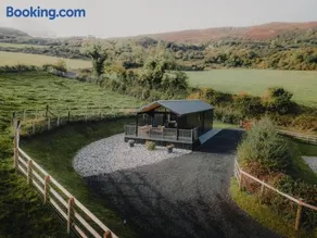 Briarfield Farm Stays - Uisce Cabin - Image 2