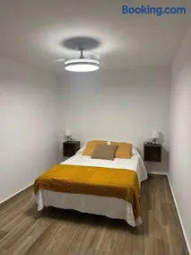 Elegante apartamento totalmente reformado - Image 1