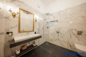 Berchy Studio Apartment - Image 4