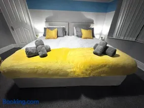Salisbury - New 3br home, wifi, parking, sleeps 6, near Liverpool city centre - Image 3