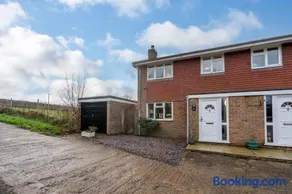 Cosy 3BR Country Home Near Vineyards - Image 2
