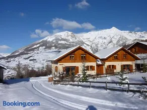 Deux grands chalets communicants - Image 1