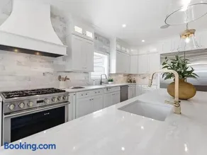 PURE LUXE Beach Block 5br Mansion - Image 2