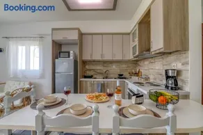 Balos Breeze Seaside House - Walk to Beach - Image 3