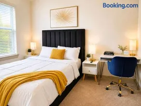 Luxury 2BR Retreat Resort Pool Gym & Fast WiFi - Image 1