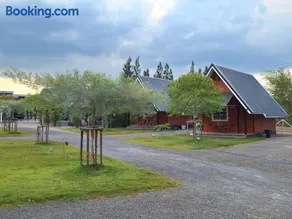บ้านน้ำผึ้งโฮมสเตย์ Pool & Garden - Image 2