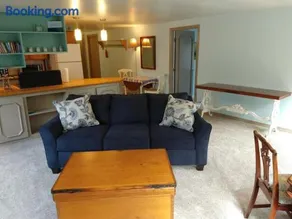 Maine Nest Comfy 2 Bedroom Apartment - Image 1