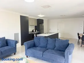 Urban 3BR Oasis Style & Comfort! - Image 1