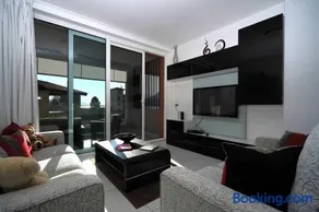 2 bedroom Lake Maggiore apartment with pool - Image 3