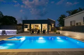Villa Erwin with heated pool - Image 1