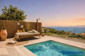 Hilaritas Sea View Suites - Image 2