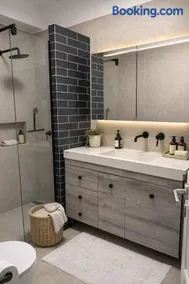 Spacious 2BR in Marousi - 5 min to OAKA & the Mall - Image 2