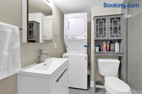 Cozy Ancaster Hamilton Apartment - Image 4