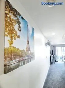 Entire apartment with lake view - Image 5