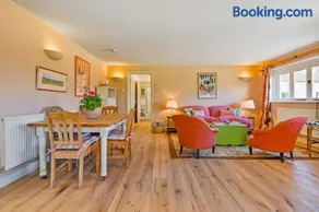 Idyllic Cottage in South Oxfordshire - Image 2