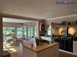 Oak Lodge - Image 1