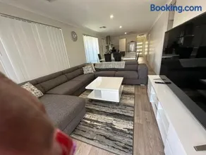 Cozy and Compact Holiday and Business Home - Image 4