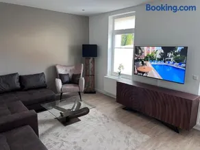Güden Pearl Bhaven Deck 6 ,Exklusive große Wohnung,Hochwertige Ausstattung,Privatparkplatz & Carport,Großer Garten mit Gartenhaus,Langzeitaufenthalt - Image 1