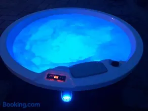 Little Treasure and Gem with private 2 person Hot Tub and up to 25 percent ferry saving - Image 2