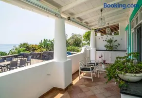 Villa Mareblu Luxury Holiday Apartment direttamente sul mare - Image 2