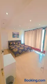 studio with ensuite - Image 2