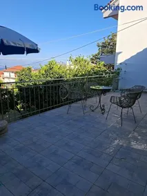 Cosy 2Bedroom House Sea View & Garden in Petalidi - Image 5