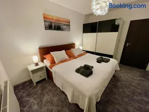 Apartment Rosnička, Private Parking & 24H Checkin with Balcony and AC - Image 1