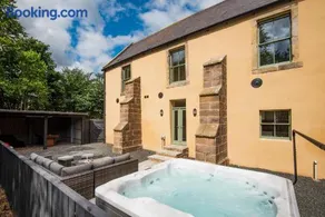 Northumberland Hot Tub Haven for 10 in 5 ensuite bedrooms - Image 2