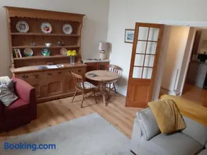 Ground Floor Barmouth Centre Apartment With Garden - Image 4
