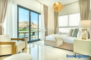 Luxury 3BR Retreat with Assistant Room and Private Pool, Breathtaking Mountain Views, Close to Fujairah Beautiful Beaches, Al Dana Island, Fujairah by Deluxe Holiday Homes - Image 5