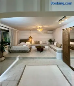Modern & Cozy Studio for 2 in Saronida Steps from the Beach - Image 1