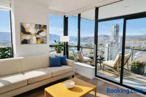 Million-Dollar Iconic Lakeview Downtown Signature 2-Bedroom Loft with rooftop - Image 2
