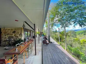 Golden Retreat Ultimate 5 Bed - Villa & Guesthouse - Image 1