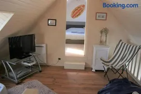 Cosy House With Balcony Near The Sea - Image 4