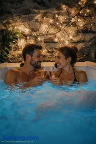 LARCADE Loft Industrial-Jacuzzi - Image 1