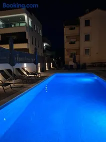 LUCY Apartments with saltwater pool and free private parking - Image 3