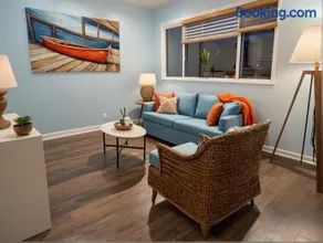Modern Venice Beach Stay - Walk to Marina & Boardwalk - Image 4