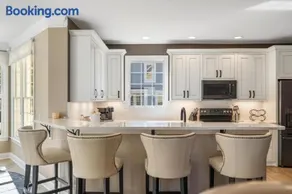 Barefoot Luxury 24: A spacious 4-bedroom retreat in scenic Bay Harbor, MI. - Image 1