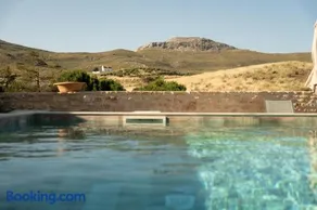 Athos Retreat - Birds Nest Suite - Image 3