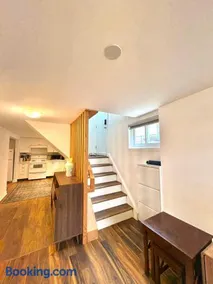 Freshly Renovated Spacious 2BR 2Bath Near TTC and Shops - Image 2