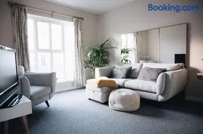 Stunning Shell Hill - Image 2