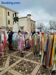 Accoglienza personale, parcheggio e vista su Tricarico in Basilicata, Io Sono Qui - Image 3