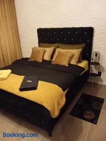 Black Diamond Lux - deluxe riverside apartment - Image 3