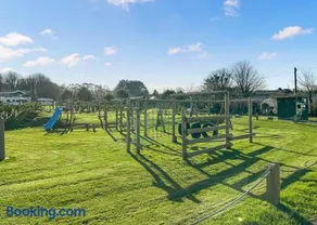 Hamlet Lodge Retreat At Calloose Holiday Park - Image 3