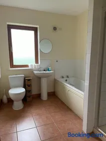 Breesy Centre Apartment - Image 4