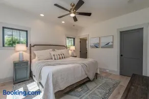 Kings Creek Cottage · Kings Creek Cottage Downtown - Image 3